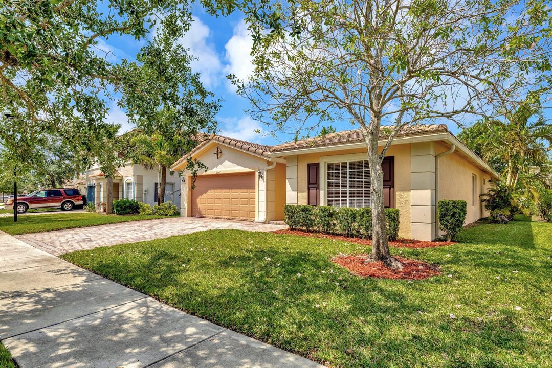 For Sale: $355,000 (3 beds, 2 baths, 1812 Square Feet)