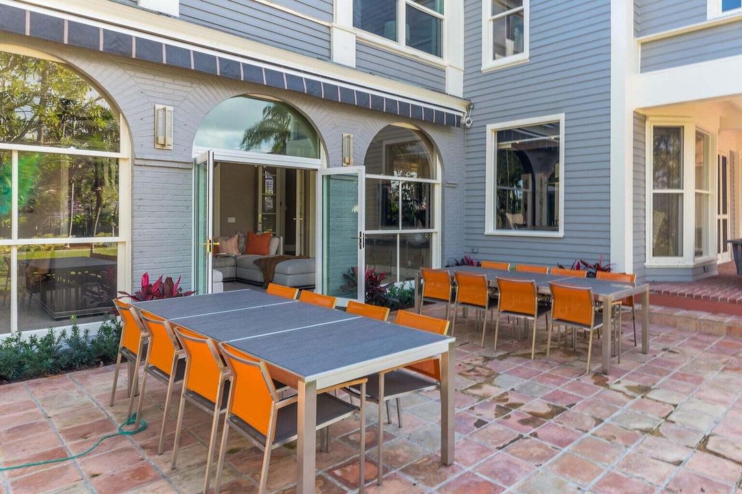 出租: $150,000 (7 贝兹, 7 浴室, 7380 平方英尺)