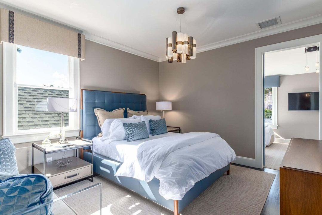 出租: $150,000 (7 贝兹, 7 浴室, 7380 平方英尺)