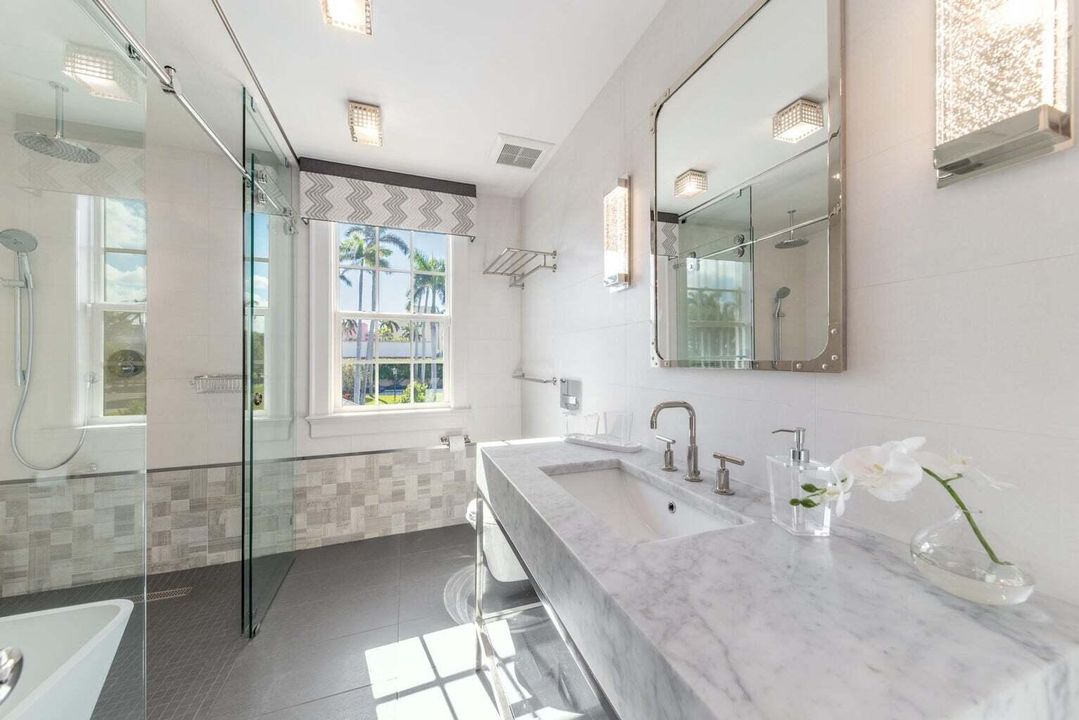 出租: $150,000 (7 贝兹, 7 浴室, 7380 平方英尺)