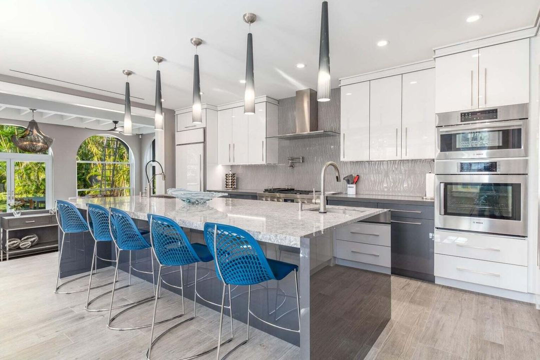 出租: $150,000 (7 贝兹, 7 浴室, 7380 平方英尺)