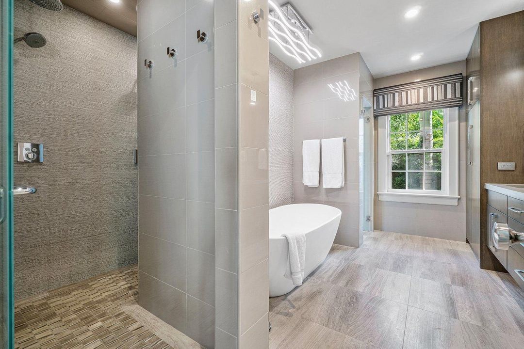 出租: $150,000 (7 贝兹, 7 浴室, 7380 平方英尺)