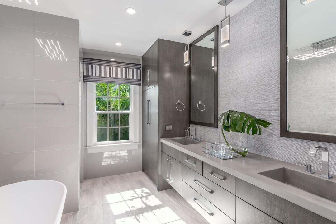 出租: $150,000 (7 贝兹, 7 浴室, 7380 平方英尺)