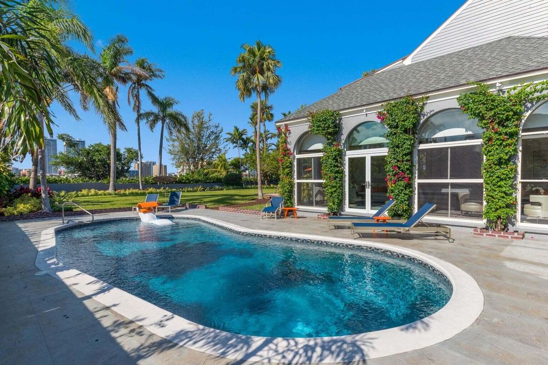 出租: $150,000 (7 贝兹, 7 浴室, 7380 平方英尺)