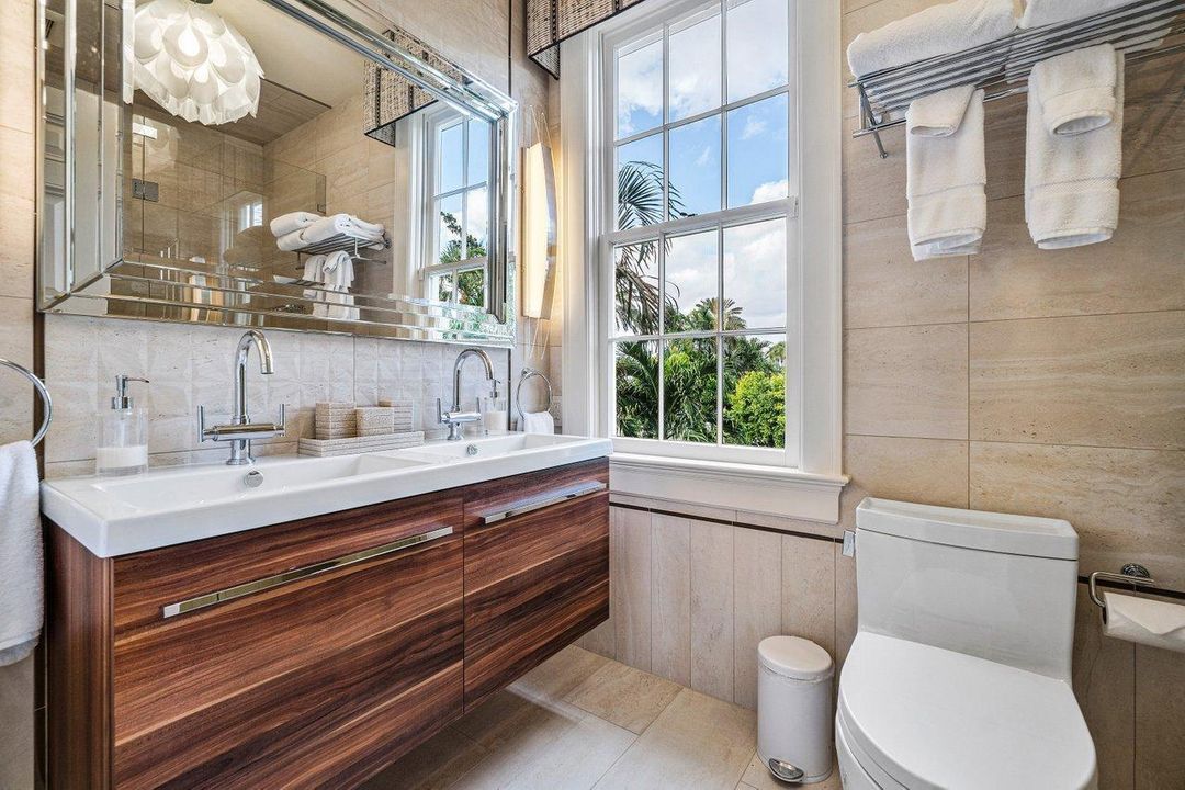 出租: $150,000 (7 贝兹, 7 浴室, 7380 平方英尺)