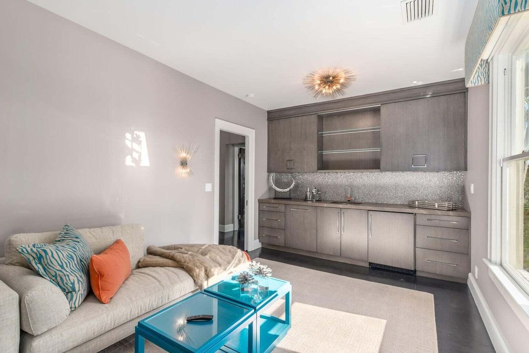 出租: $150,000 (7 贝兹, 7 浴室, 7380 平方英尺)