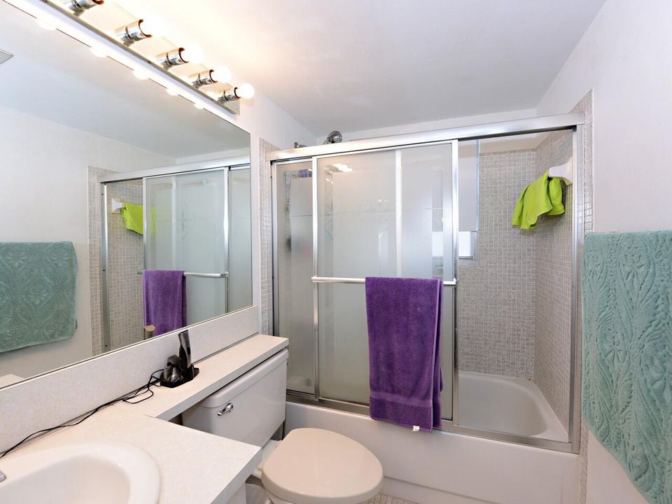 Activo con contrato: $2,500 (2 camas, 1 baños, 820 Pies cuadrados)