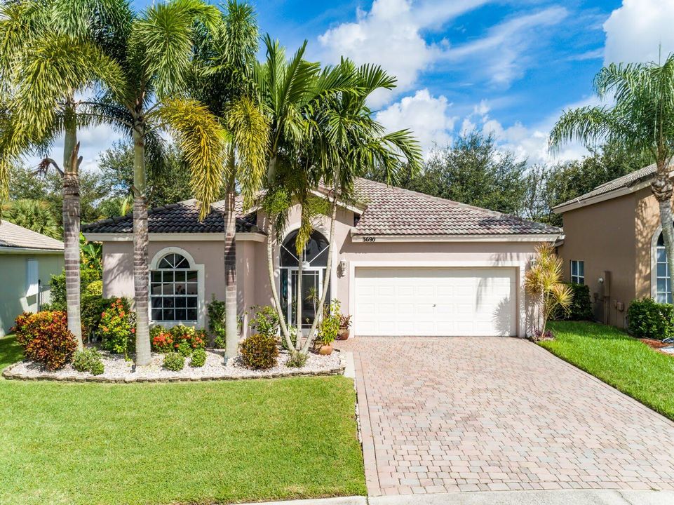 Active With Contract: $8,000 (3 beds, 2 baths, 1992 Square Feet)