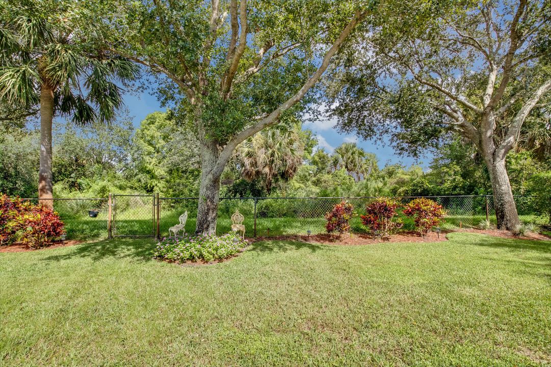 Active With Contract: $8,000 (3 beds, 2 baths, 1992 Square Feet)