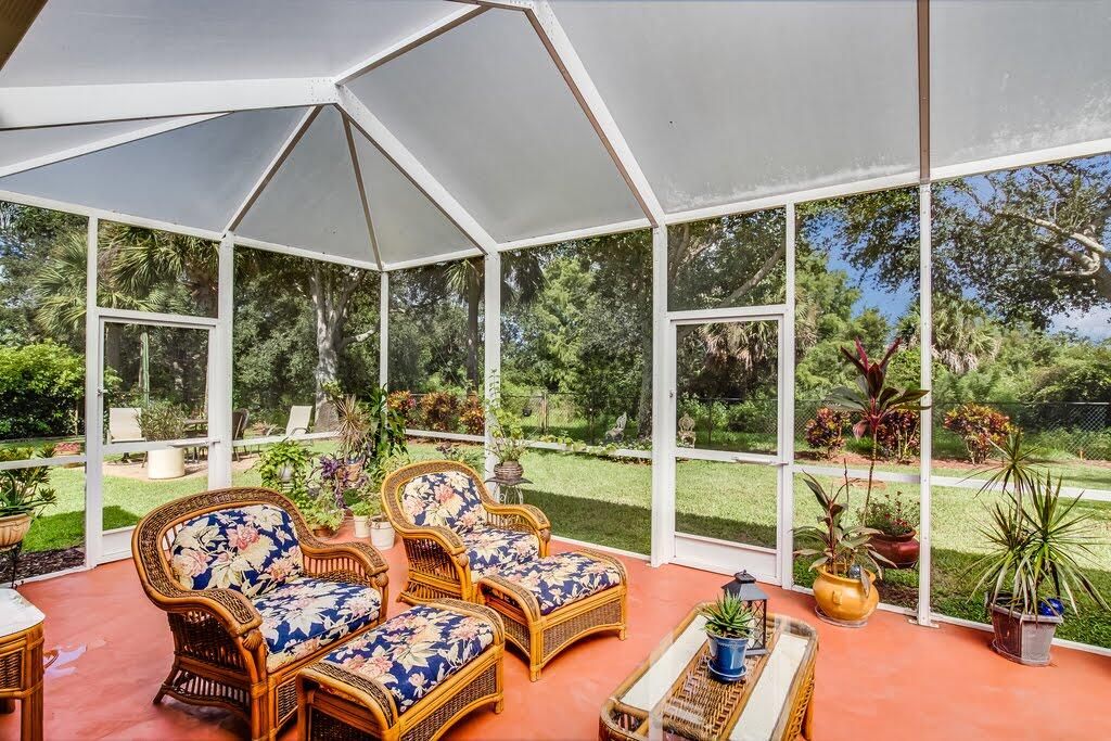 Active With Contract: $8,000 (3 beds, 2 baths, 1992 Square Feet)