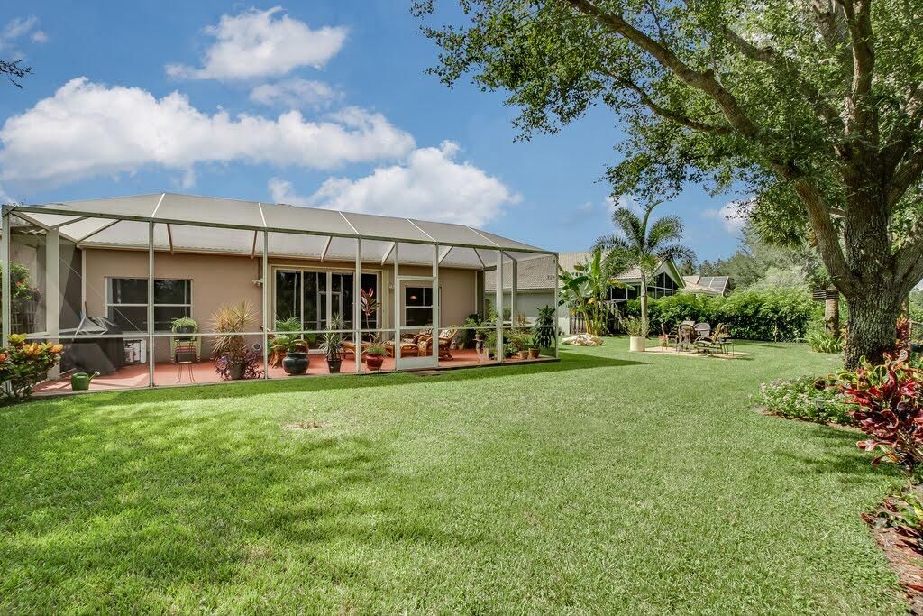 Active With Contract: $8,000 (3 beds, 2 baths, 1992 Square Feet)