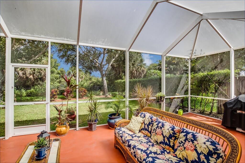 Active With Contract: $8,000 (3 beds, 2 baths, 1992 Square Feet)