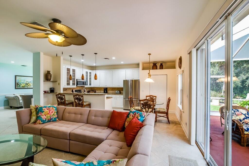 Active With Contract: $8,000 (3 beds, 2 baths, 1992 Square Feet)