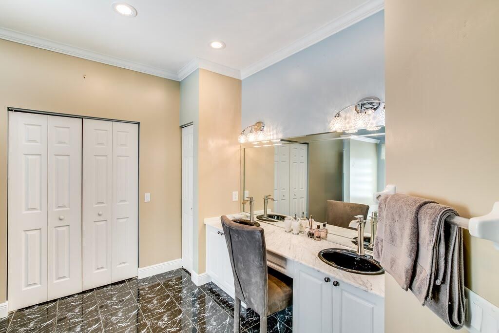 Active With Contract: $8,000 (3 beds, 2 baths, 1992 Square Feet)