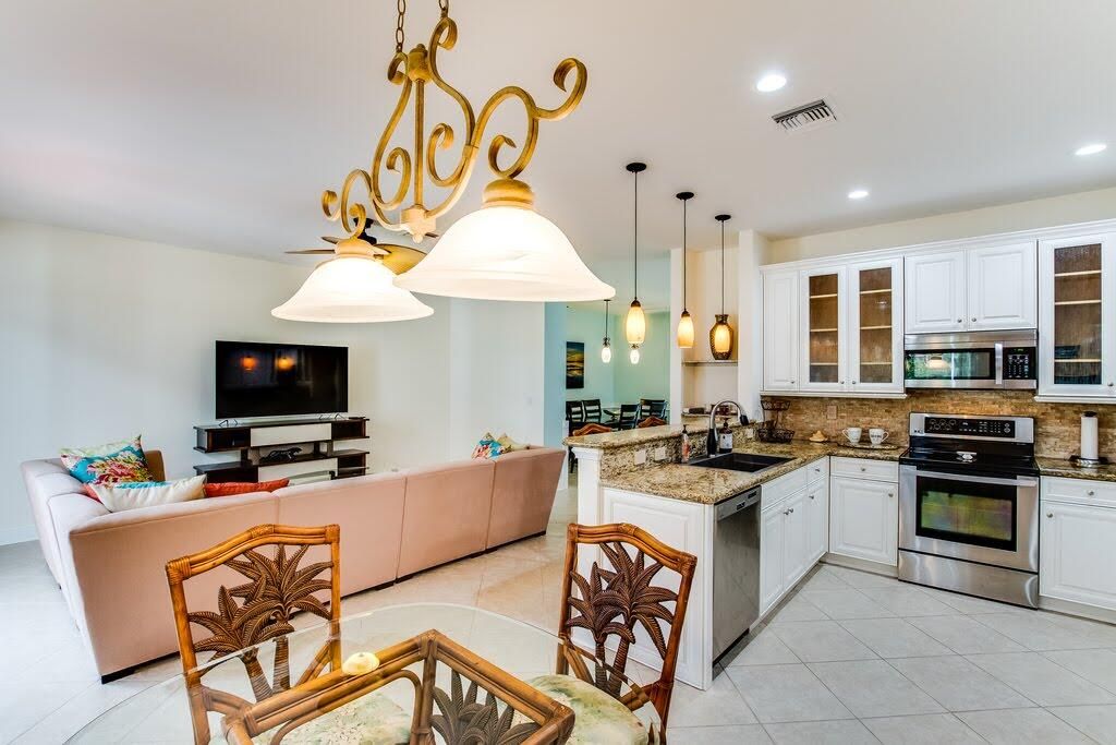 Active With Contract: $8,000 (3 beds, 2 baths, 1992 Square Feet)