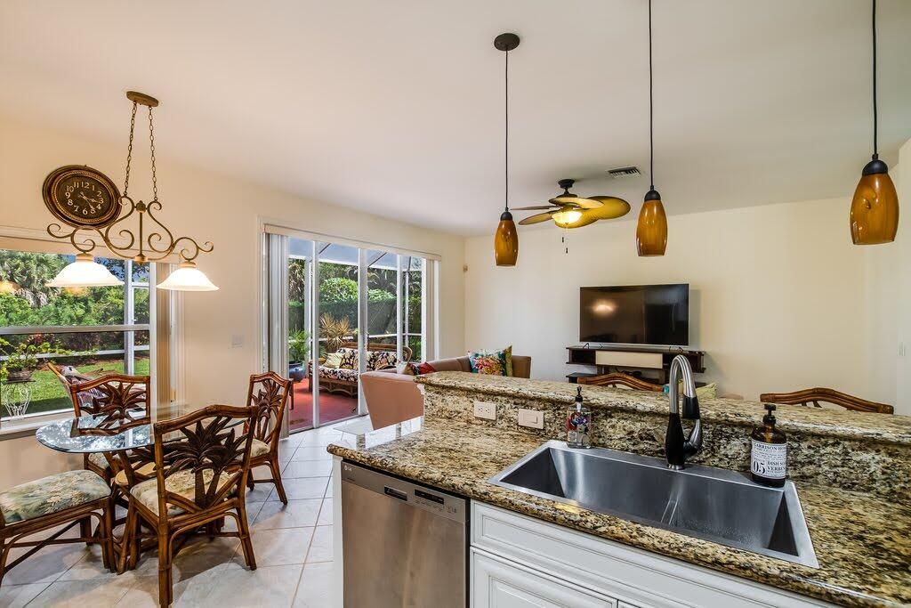 Active With Contract: $8,000 (3 beds, 2 baths, 1992 Square Feet)