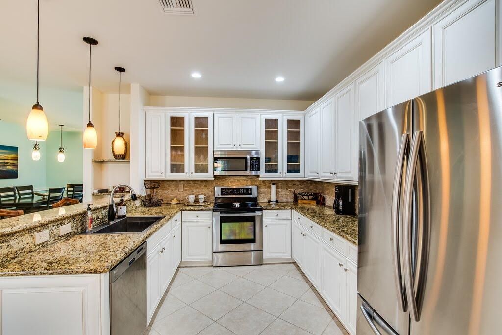 Active With Contract: $8,000 (3 beds, 2 baths, 1992 Square Feet)