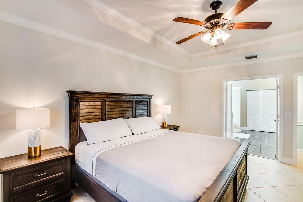 Active With Contract: $8,000 (3 beds, 2 baths, 1992 Square Feet)