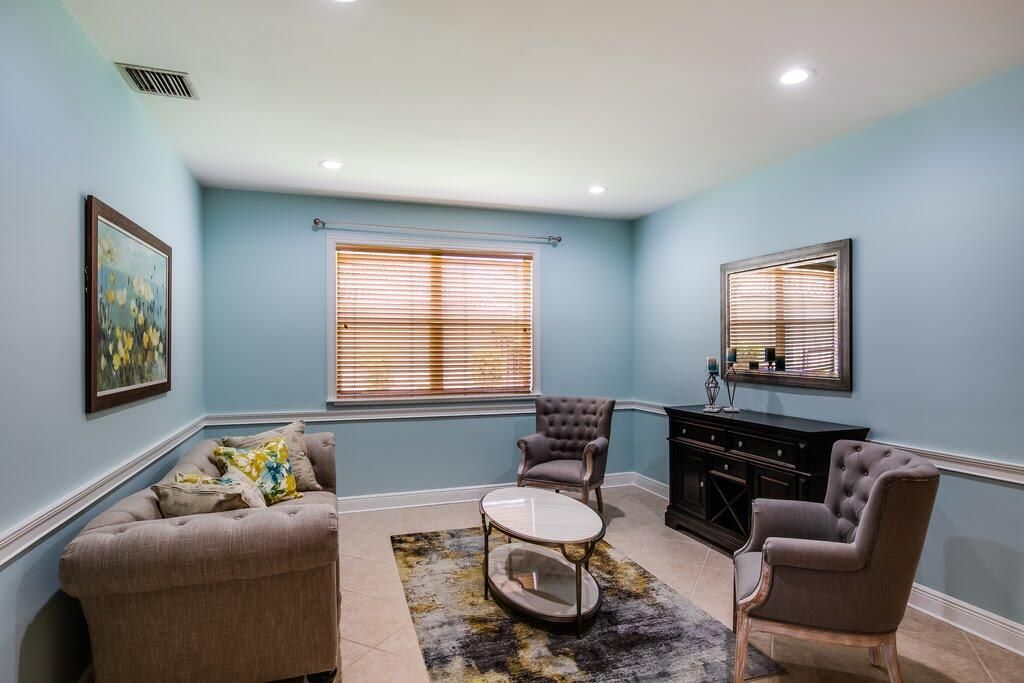 Active With Contract: $8,000 (3 beds, 2 baths, 1992 Square Feet)