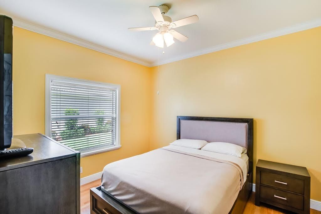 Active With Contract: $8,000 (3 beds, 2 baths, 1992 Square Feet)