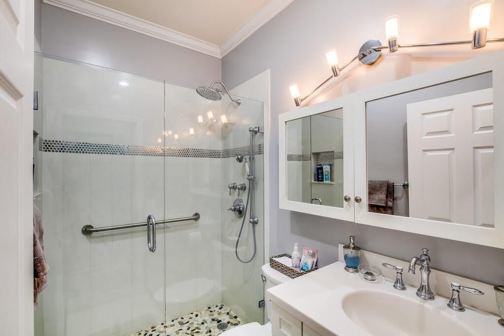 Active With Contract: $8,000 (3 beds, 2 baths, 1992 Square Feet)