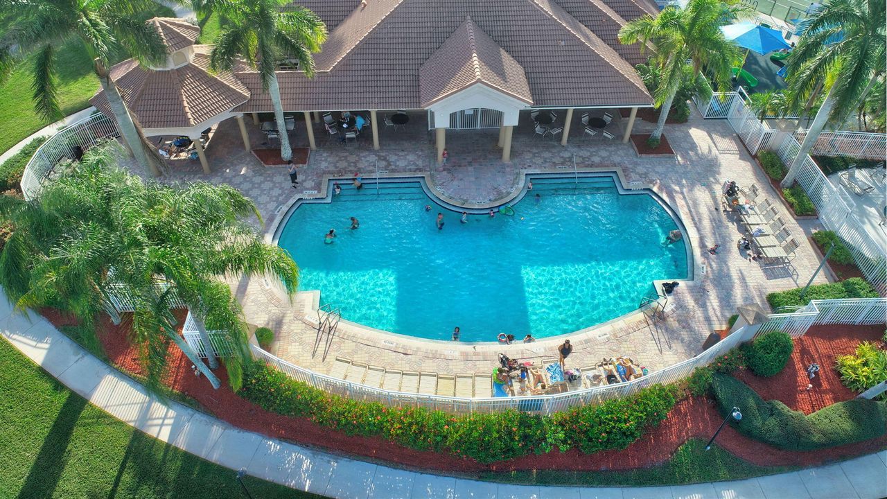 Active With Contract: $8,000 (3 beds, 2 baths, 1992 Square Feet)