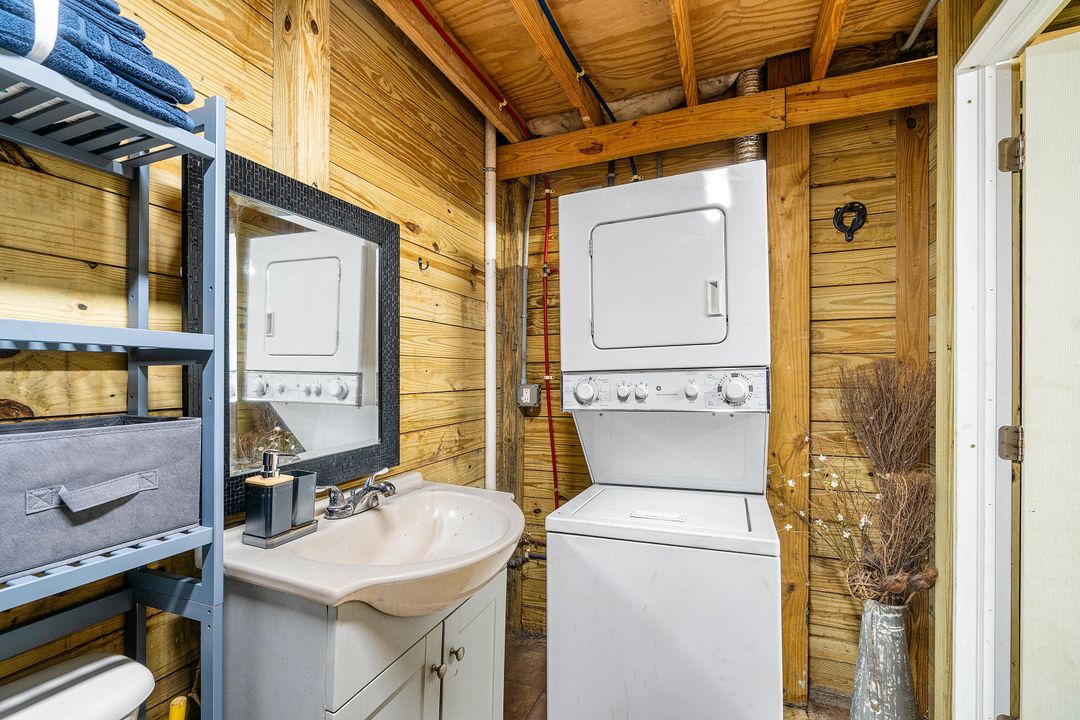 For Rent: $10,000 (1 beds, 1 baths, 1782 Square Feet)