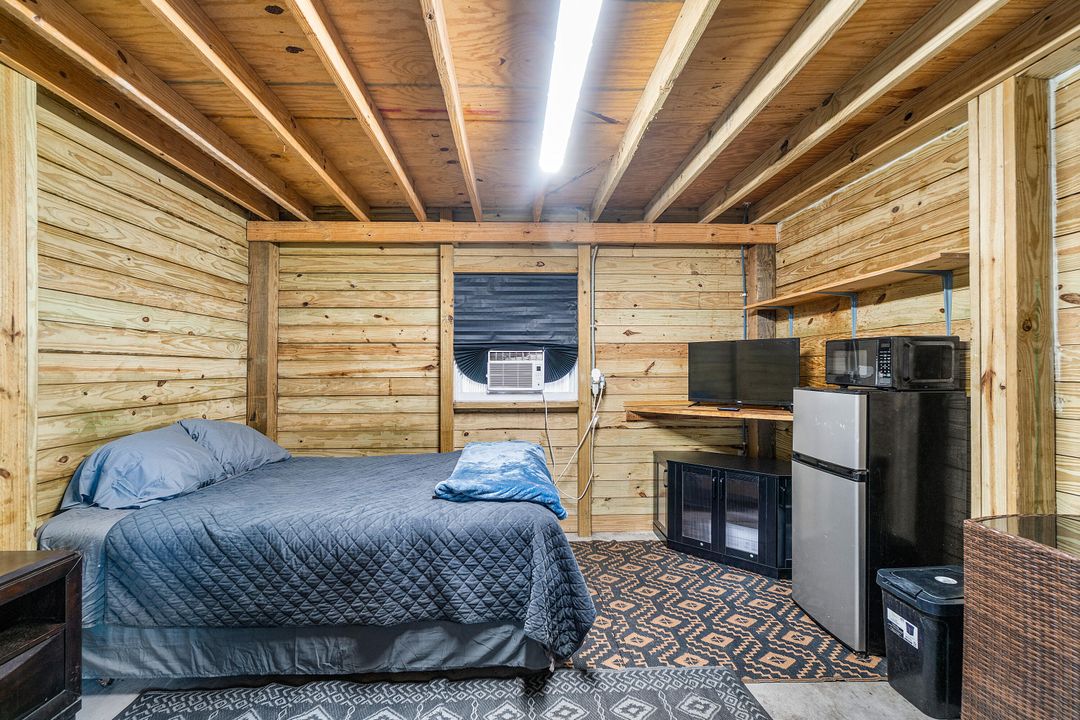 For Rent: $10,000 (1 beds, 1 baths, 1782 Square Feet)