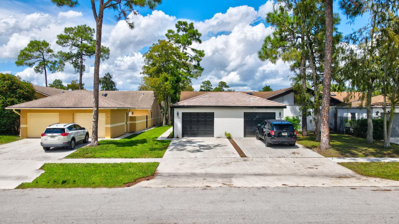 Recently Sold: $469,000 (3 beds, 2 baths, 1292 Square Feet)