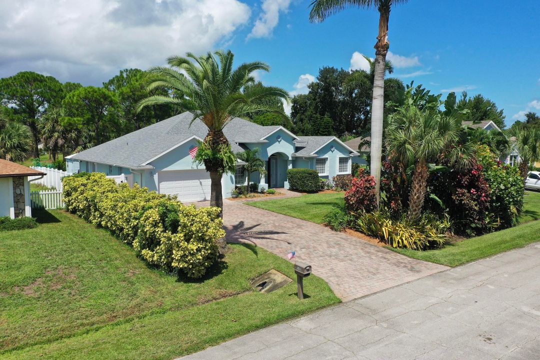 Vendido Recientemente: $487,000 (3 camas, 2 baños, 2143 Pies cuadrados)