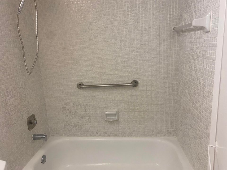 待售: $70,000 (1 贝兹, 1 浴室, 720 平方英尺)