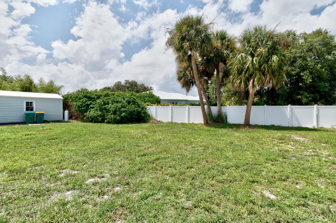 Active With Contract: $364,500 (3 beds, 2 baths, 1404 Square Feet)