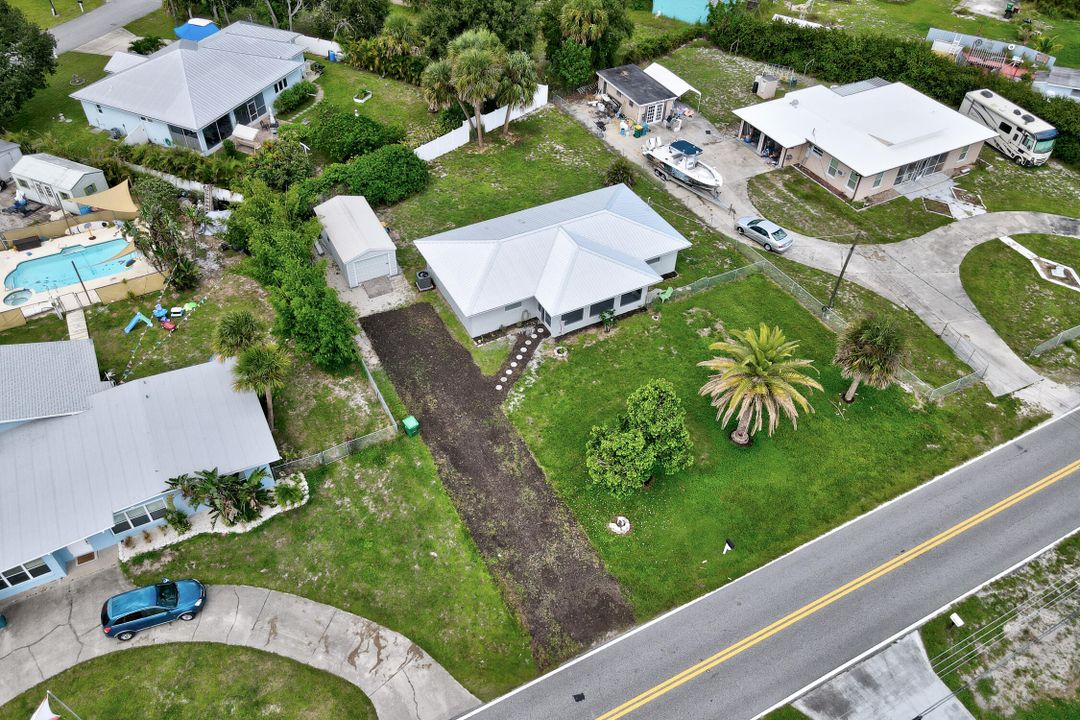 Active With Contract: $364,500 (3 beds, 2 baths, 1404 Square Feet)