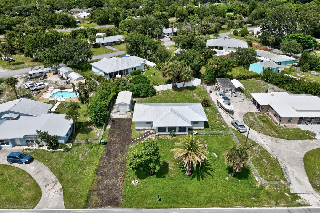 Active With Contract: $364,500 (3 beds, 2 baths, 1404 Square Feet)