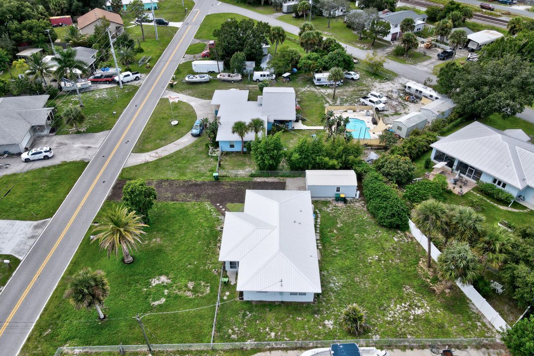 Active With Contract: $364,500 (3 beds, 2 baths, 1404 Square Feet)