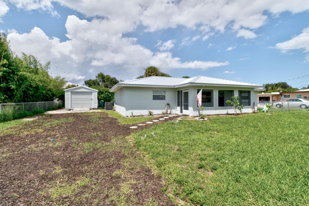 Active With Contract: $364,500 (3 beds, 2 baths, 1404 Square Feet)