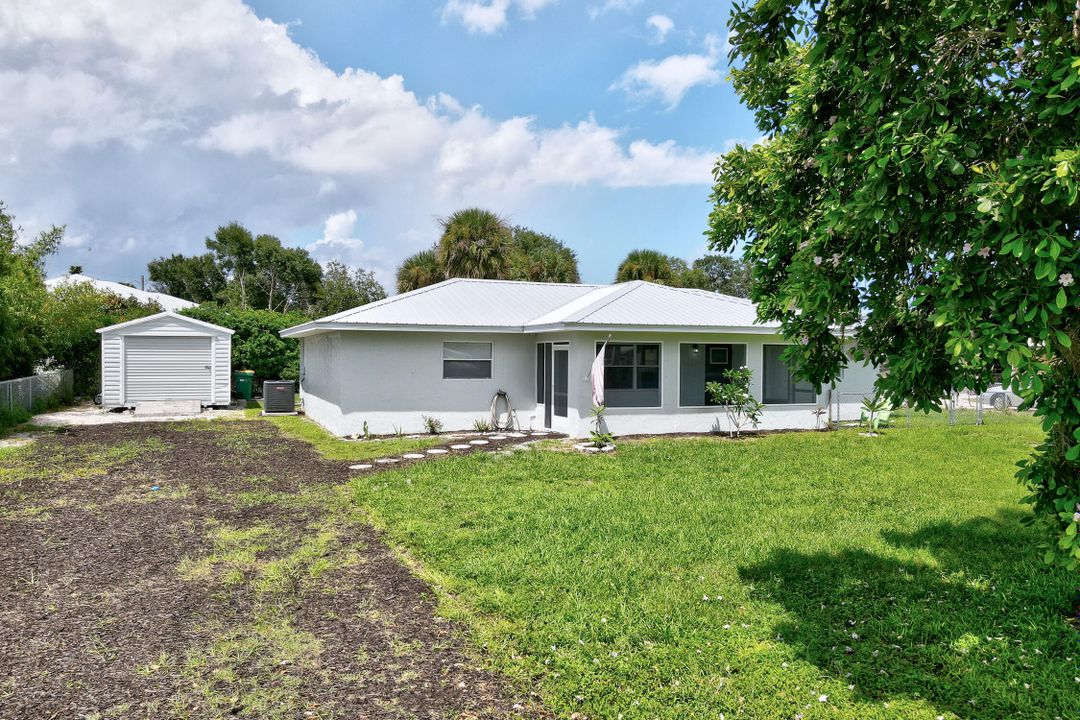 Active With Contract: $364,500 (3 beds, 2 baths, 1404 Square Feet)