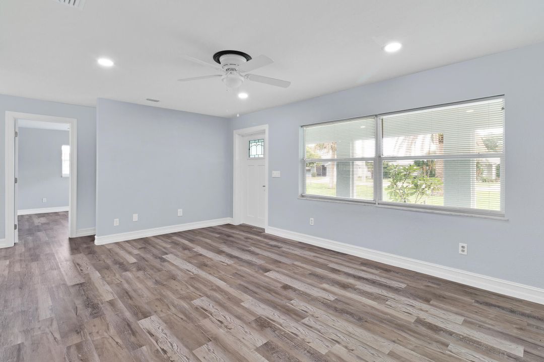 Active With Contract: $364,500 (3 beds, 2 baths, 1404 Square Feet)