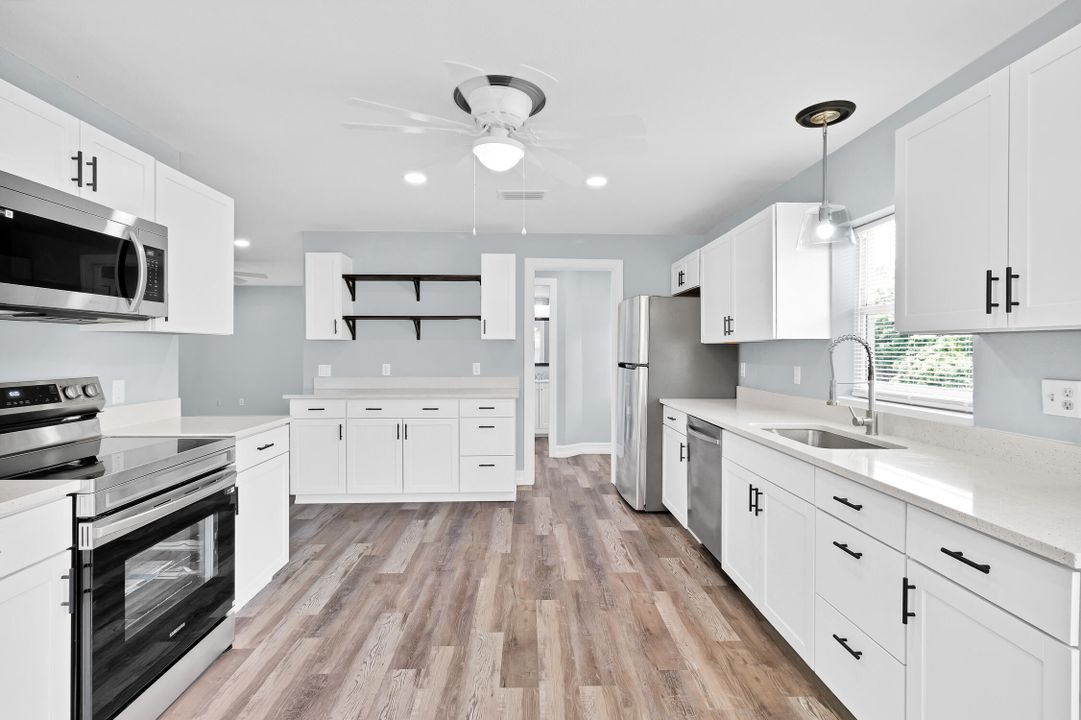 Active With Contract: $364,500 (3 beds, 2 baths, 1404 Square Feet)