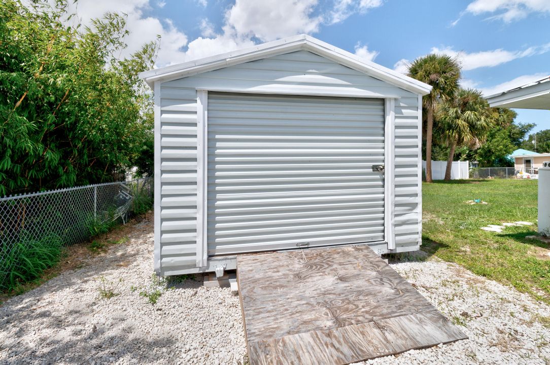 Active With Contract: $364,500 (3 beds, 2 baths, 1404 Square Feet)