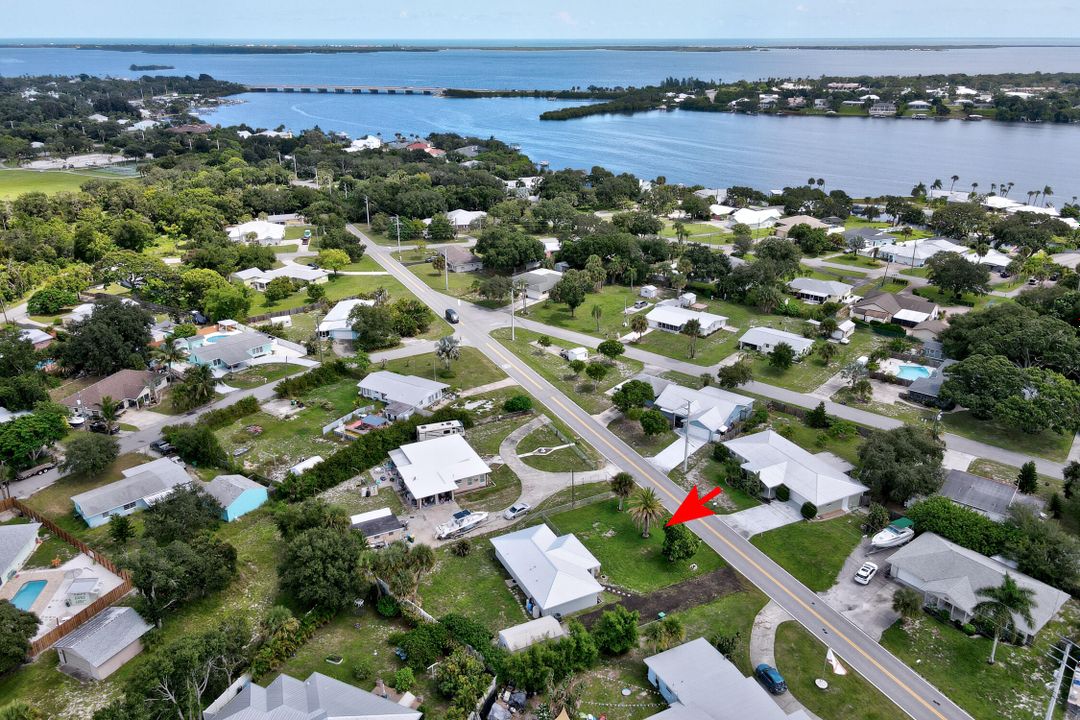 Active With Contract: $364,500 (3 beds, 2 baths, 1404 Square Feet)