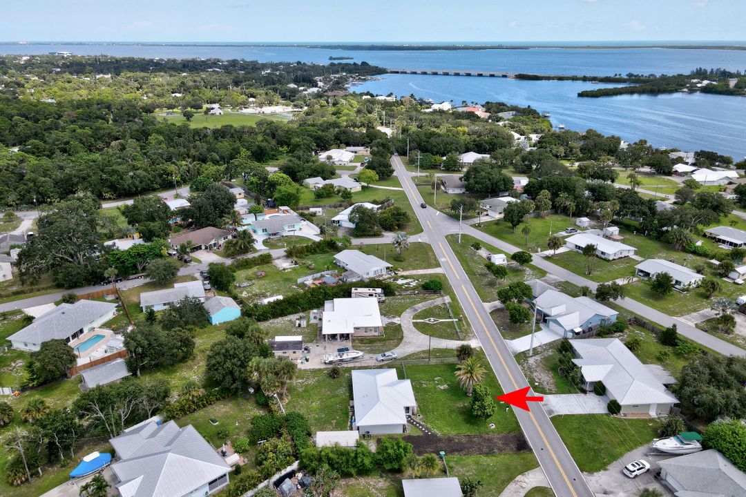 Active With Contract: $364,500 (3 beds, 2 baths, 1404 Square Feet)