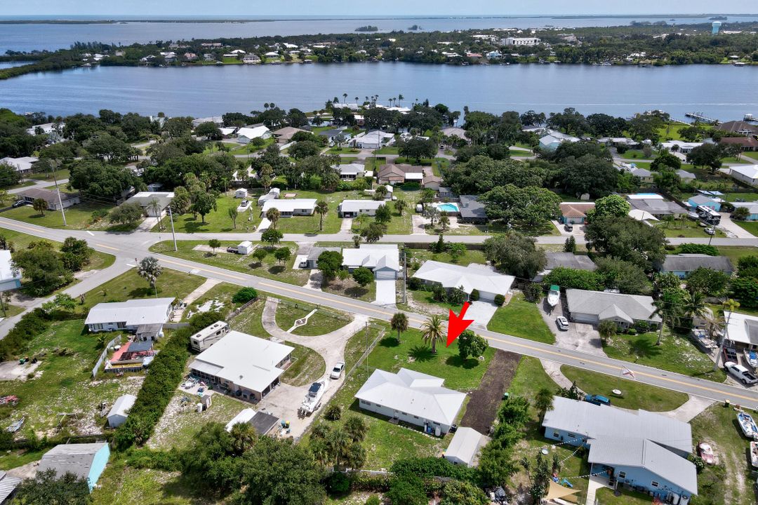 Active With Contract: $364,500 (3 beds, 2 baths, 1404 Square Feet)