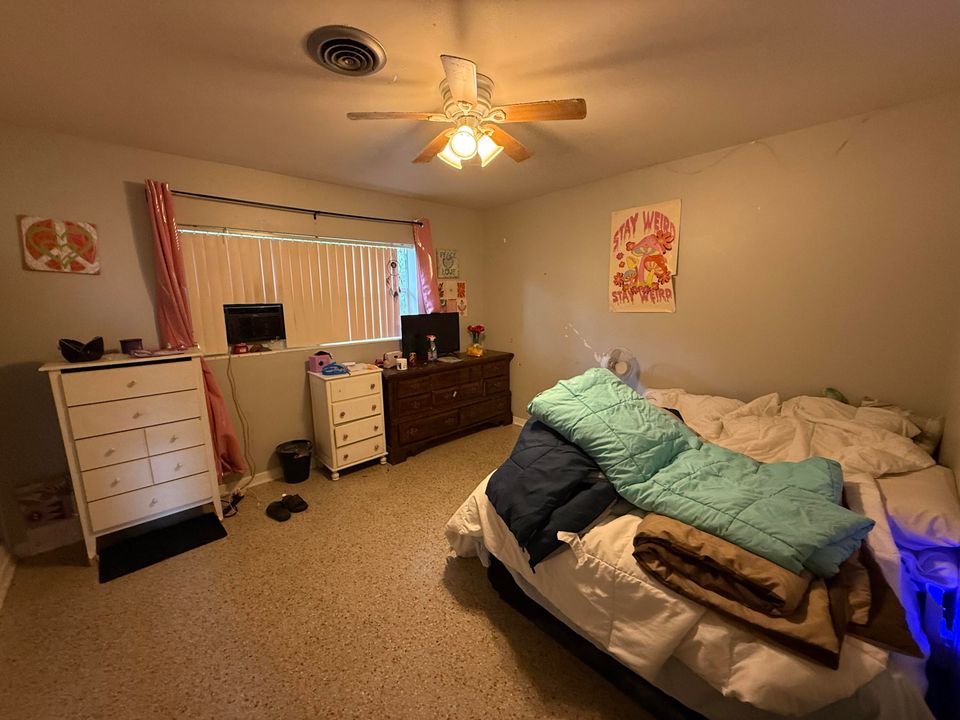 合同活跃: $279,900 (3 贝兹, 2 浴室, 1613 平方英尺)