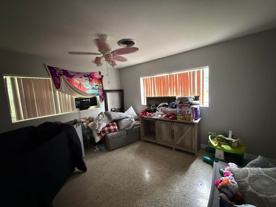 合同活跃: $279,900 (3 贝兹, 2 浴室, 1613 平方英尺)