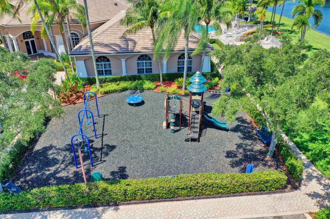 For Sale: $559,000 (3 beds, 2 baths, 1900 Square Feet)