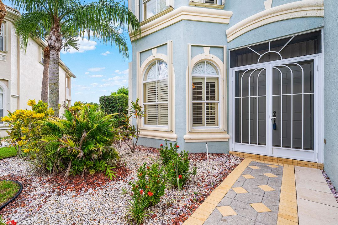 Под контрактом: $1,090,000 (6 спален, 5 ванн, 4168 Квадратных фут)