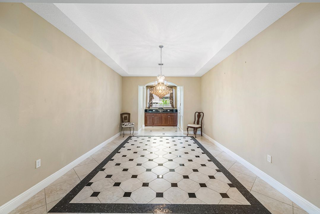 Под контрактом: $1,090,000 (6 спален, 5 ванн, 4168 Квадратных фут)