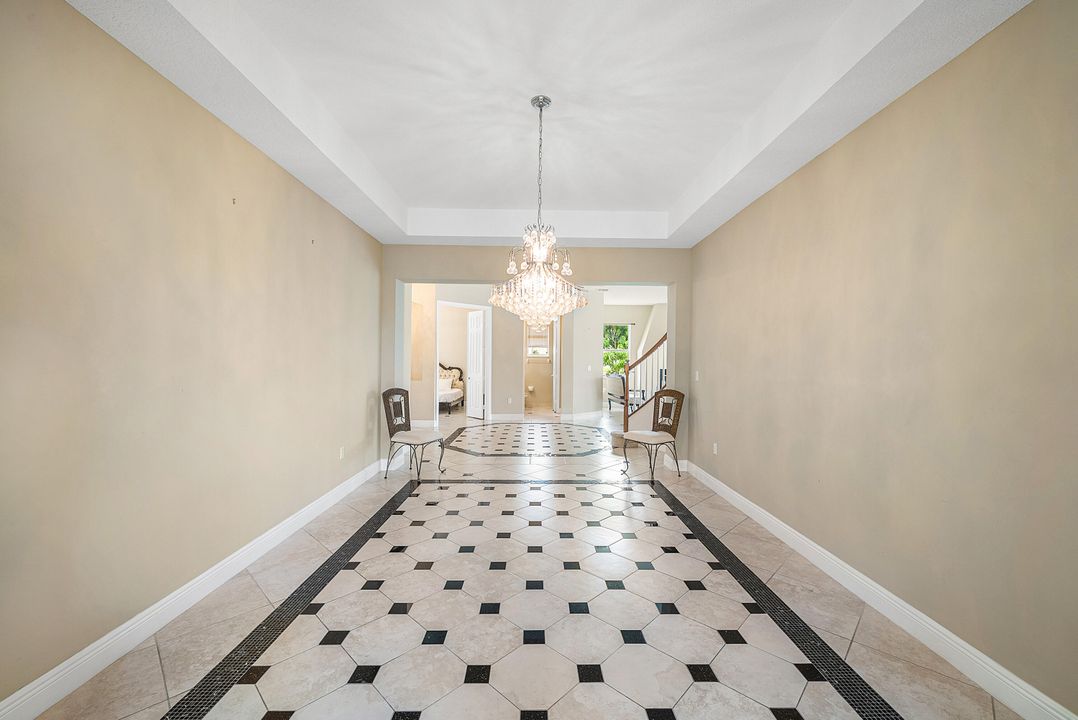 Под контрактом: $1,090,000 (6 спален, 5 ванн, 4168 Квадратных фут)