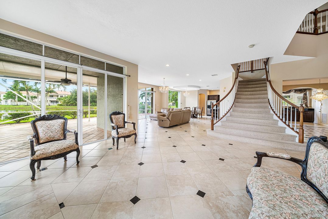 Под контрактом: $1,090,000 (6 спален, 5 ванн, 4168 Квадратных фут)